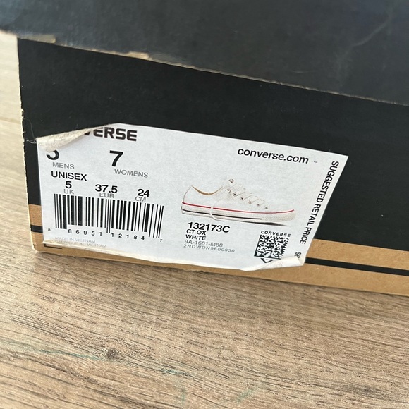 CONVERSE • white leather chucks sneakers size 7 - Picture 7 of 7